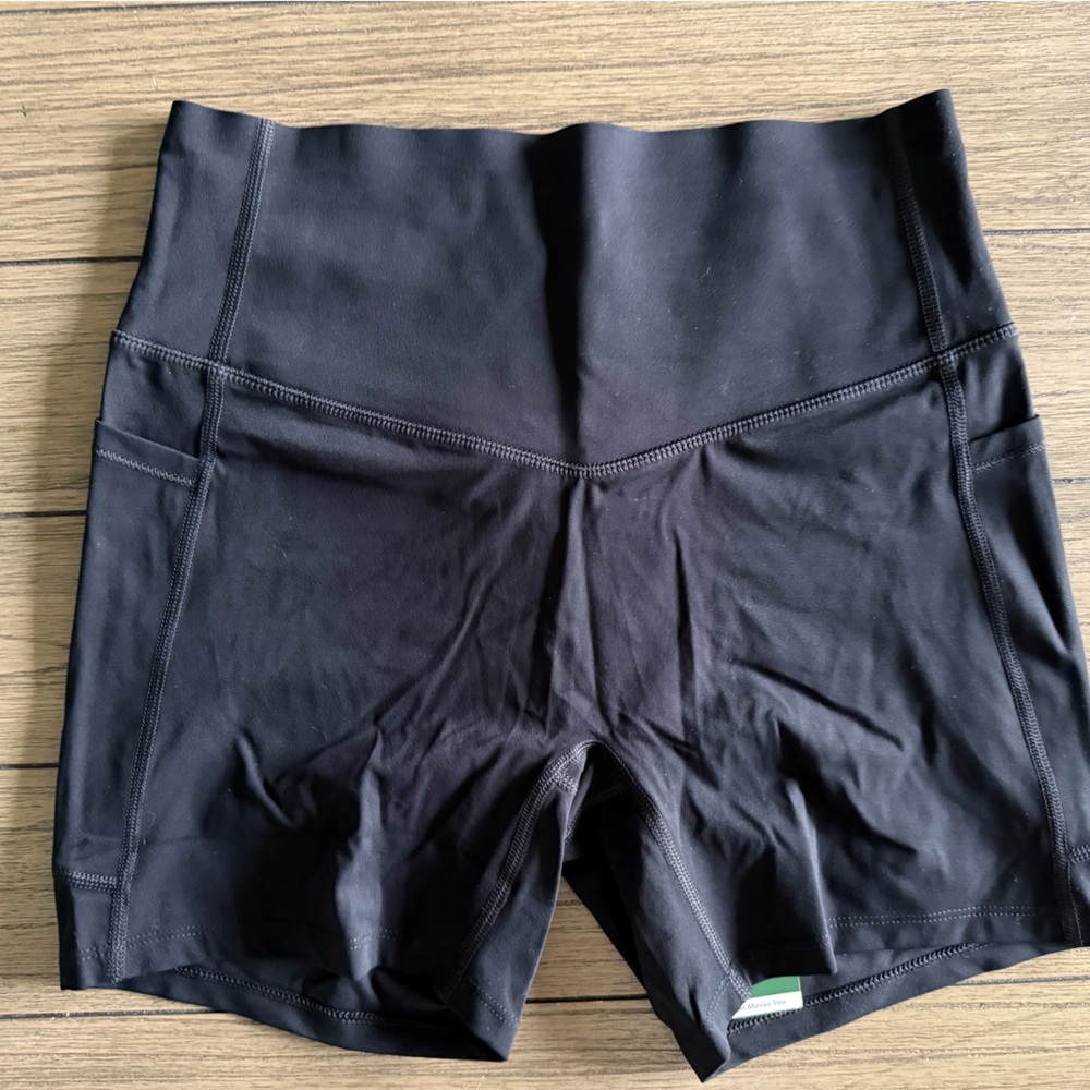 HALARA Sleek Black Shorts